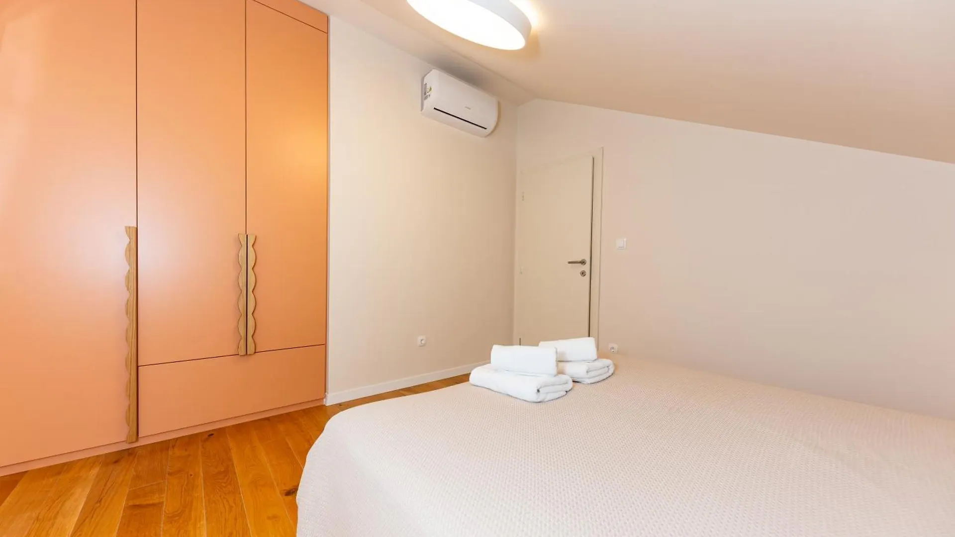 Apartments Sea トロギール