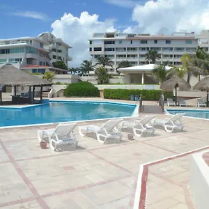 Brisas 10 Beachside Apartment Cancun